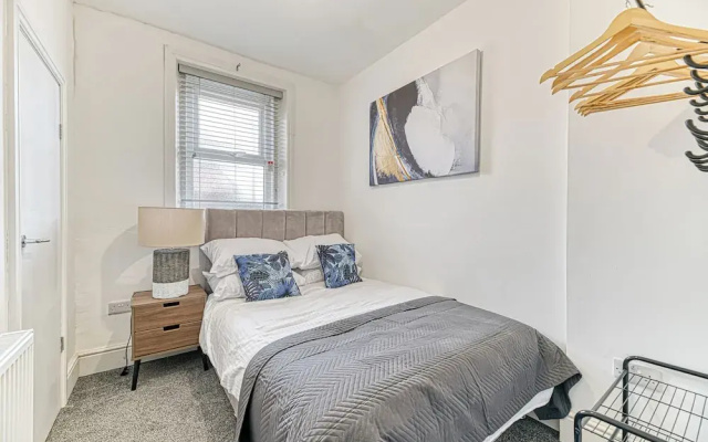 Double Bed Apts Fairhaven View by Guestz