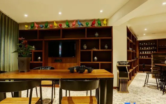 Taoshe Art Hotel (Jingdezhen People's Square)