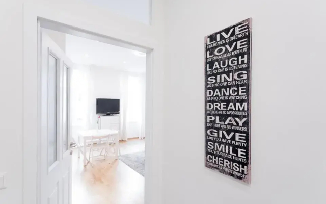 Bright Red Heart Apartment in Leopoldstadt - Apartment in Vienna - Photo 3