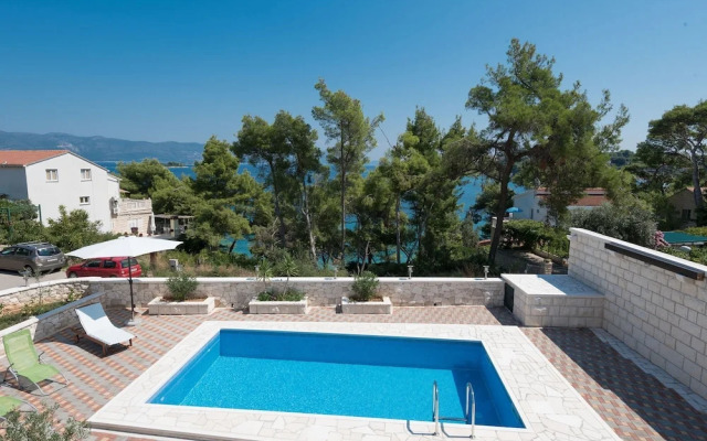 Sandra - With Swimming Pool - H