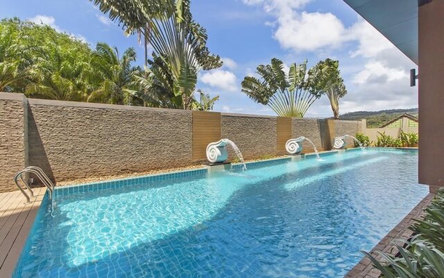 Chic Condo Karon by RESAVA