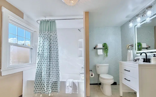 The Colonial Mt. Lebanon by Luxe PGH