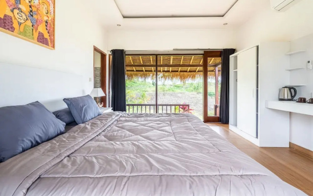 Pini Sentana Village