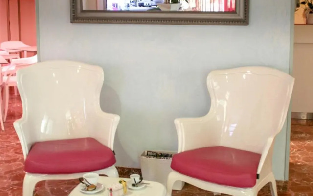 Hotel Tres Jolie
