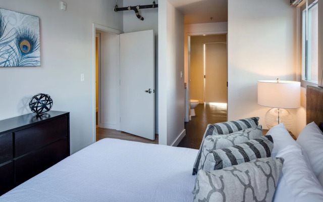 Stay Alfred on 6th Avenue