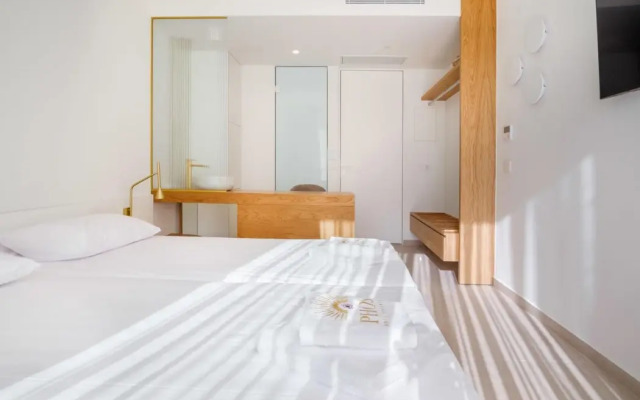 Phos Hotel Adults Only
