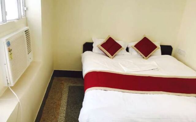 Hotel Dharohar Palace
