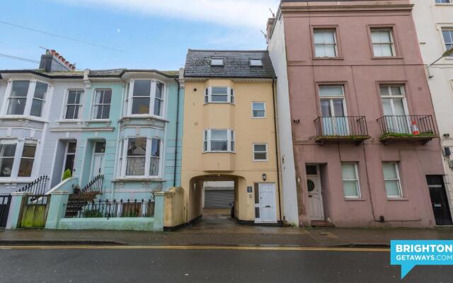 Seabright Townhouse | By My Getaways | Parking for one car