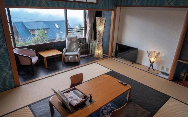 Hakone Gora Guam Dog