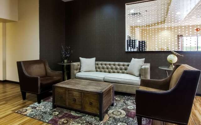 Quality Inn & Suites Moline - Quad Cities