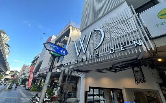 The White Den Sukhumvit 44