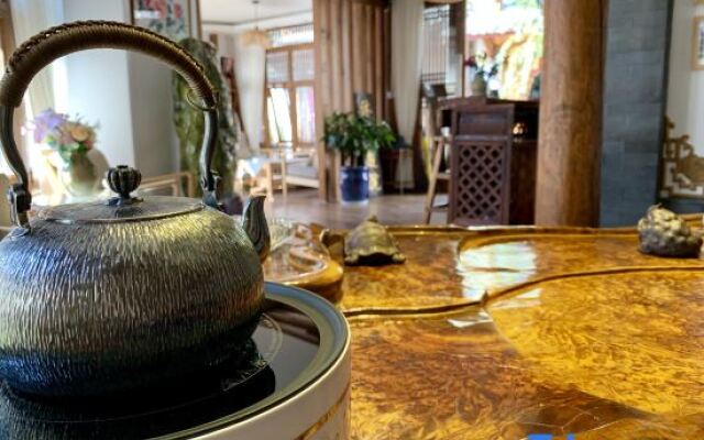 The Meow Blossom Inn (Lijiang Old Town)