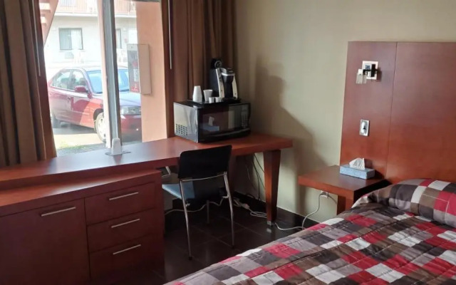 Falcon Motel Brossard