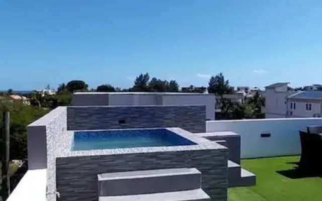 Rooftop Garden Jacuzzi Luxury Villa