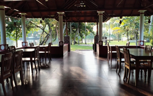 Palmgrove Lake Resort