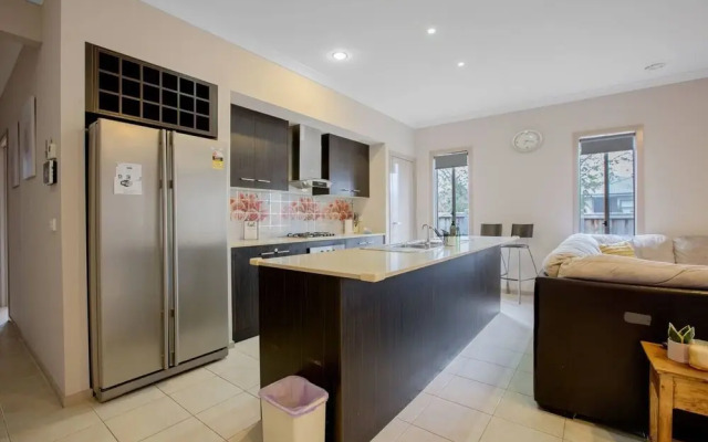Gorgeous 4BR Home in Point Cook