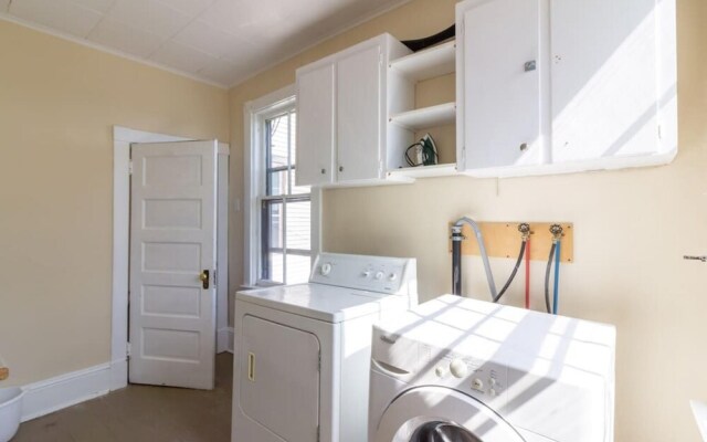 Cozy 3-bdrm in Uptown Saint John w Parking Coffee