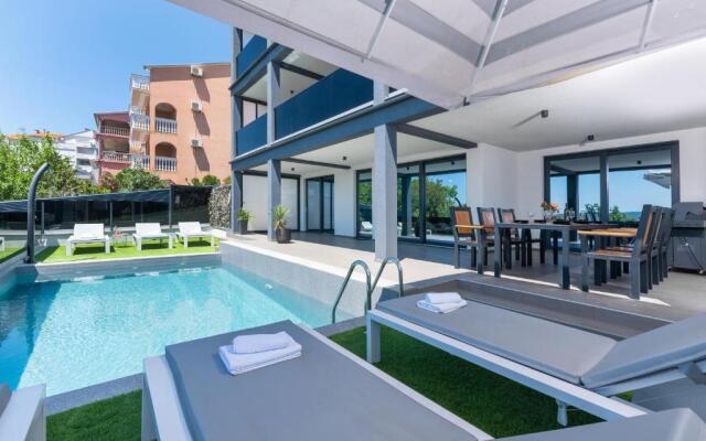 Villa Twins
