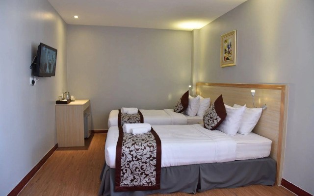 Paragon Central Hotel & Sky Bar
