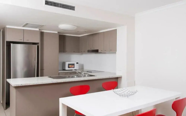 Skyline Court Apartments