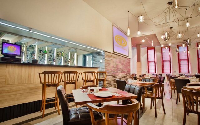 Амери Плаза