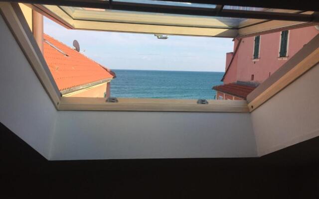 Attico Fronte Mare Alassio