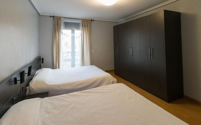 Iribarren I-II by Aptos Turisticos Tudela