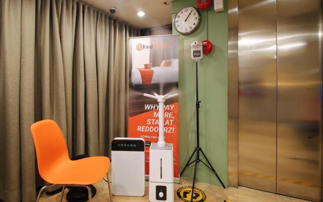 RedDoorz @ Hotel Rosemarie