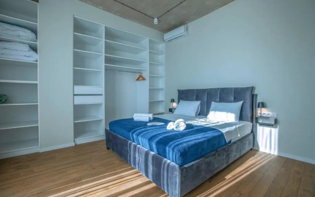 2BR apartment with 2 balconies in heart of the city