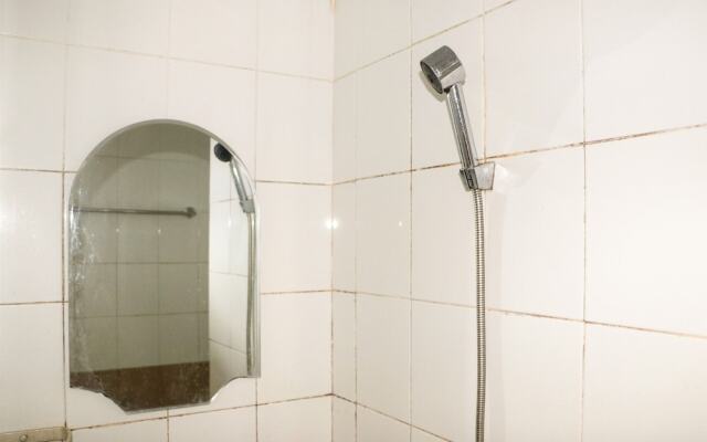 Homey And Cozy Stay 2Br At Green Pramuka City Apartment