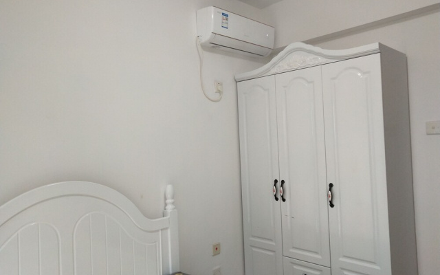 Gemmed Apartment