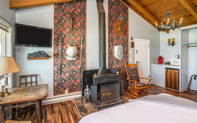Moolack Shores Inn