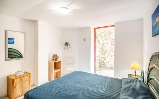Emerald Holiday House