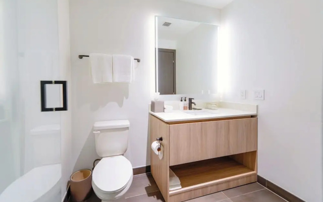 Apt Near Miami's Top Events at Bayfront