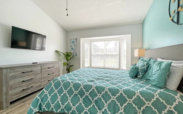 Lakeside Sunset 3 Bedroom by RedAwning