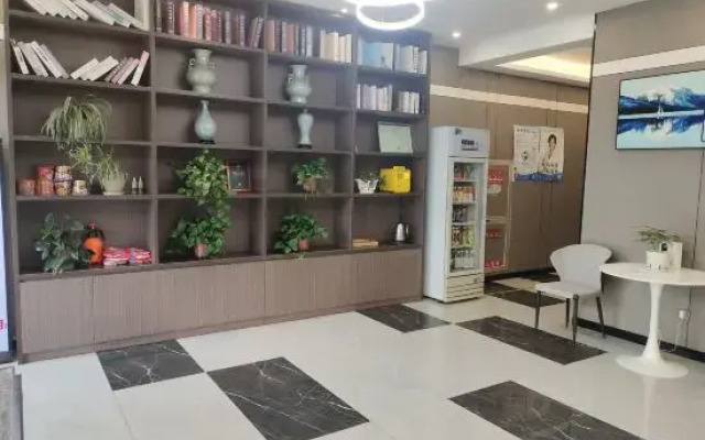 YIBO Hotel (Jiaxing Wangdian Meijia Road)