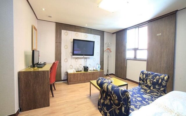 Goodstay IMT Hotel