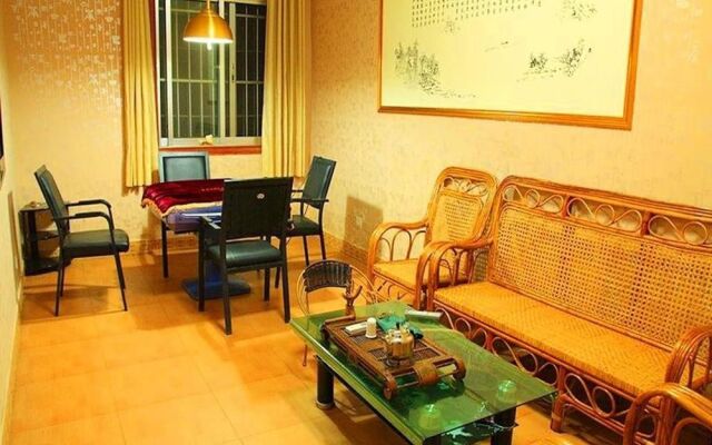 Nanning Hawks Holiday Hotel