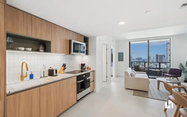 Stylish Apartments with Partial Ocean Views in Downtown