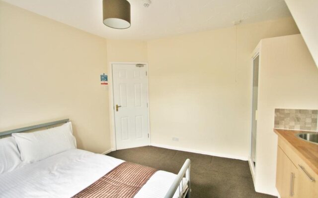 Hatherley Studio Lets by RoomsBooked