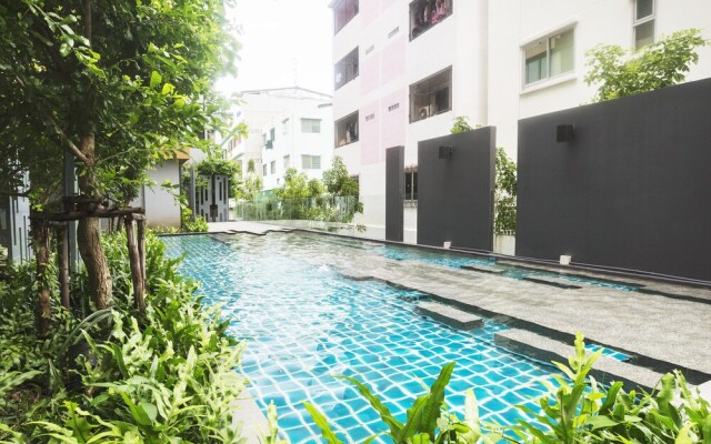Bangkok Feliz Sathorn-Taksin By Favstay