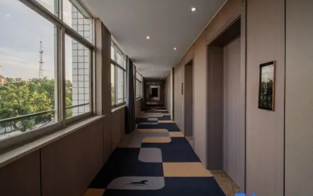 Yiyang Impression Movie Hotel (Yiyang Central Hospital Normal College)