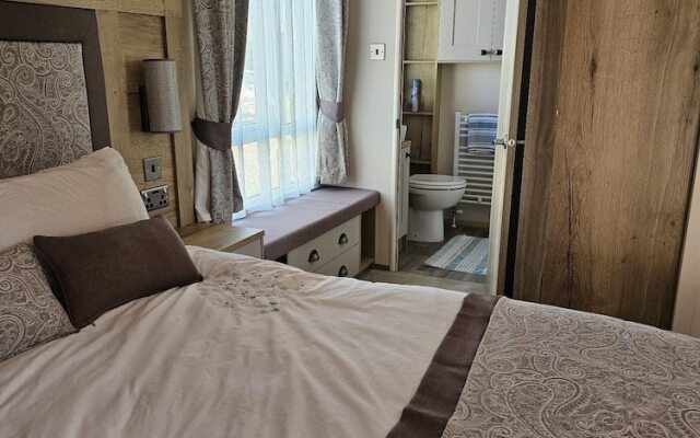Premium 2 Bedroom Caravan With Free Wifi