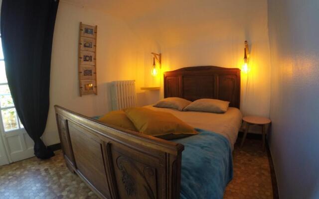 Guest House "Près des Montgolfières"