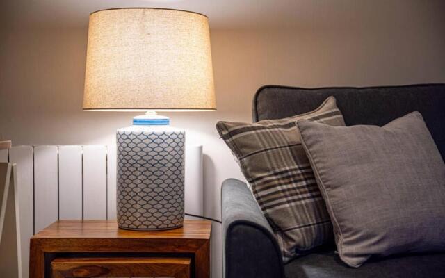 Cozy Newly Renovated Town Centre Apartment