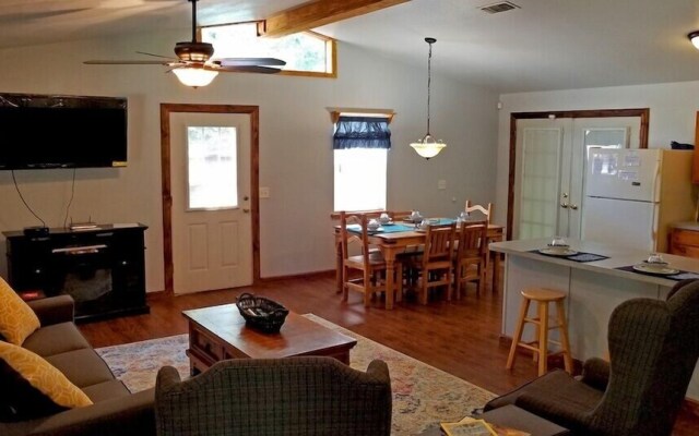 Wild Blue Yonder Cabin With Extra Studio Room, Hot Tub, Fire Pit in the Back Yard by Redawning