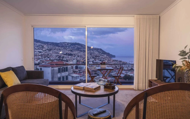 Duplex With sea and Mountain Views, Casa do Castelo