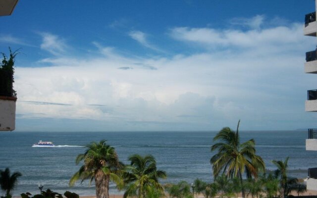 Room in Apartment - Vallarta Jr Suites in the Exclusive Zona Romantica
