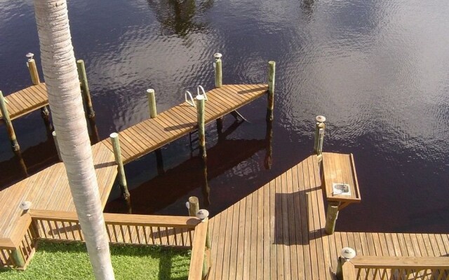 Dockside Inn