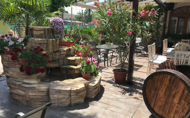 Oleander House And Tennis Club
